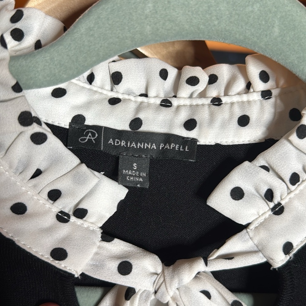 Adrianna Papell Black Sweater Blouse Polka Dot Tie Neck Ruffle Hem Size Small - Picture 6 of 9